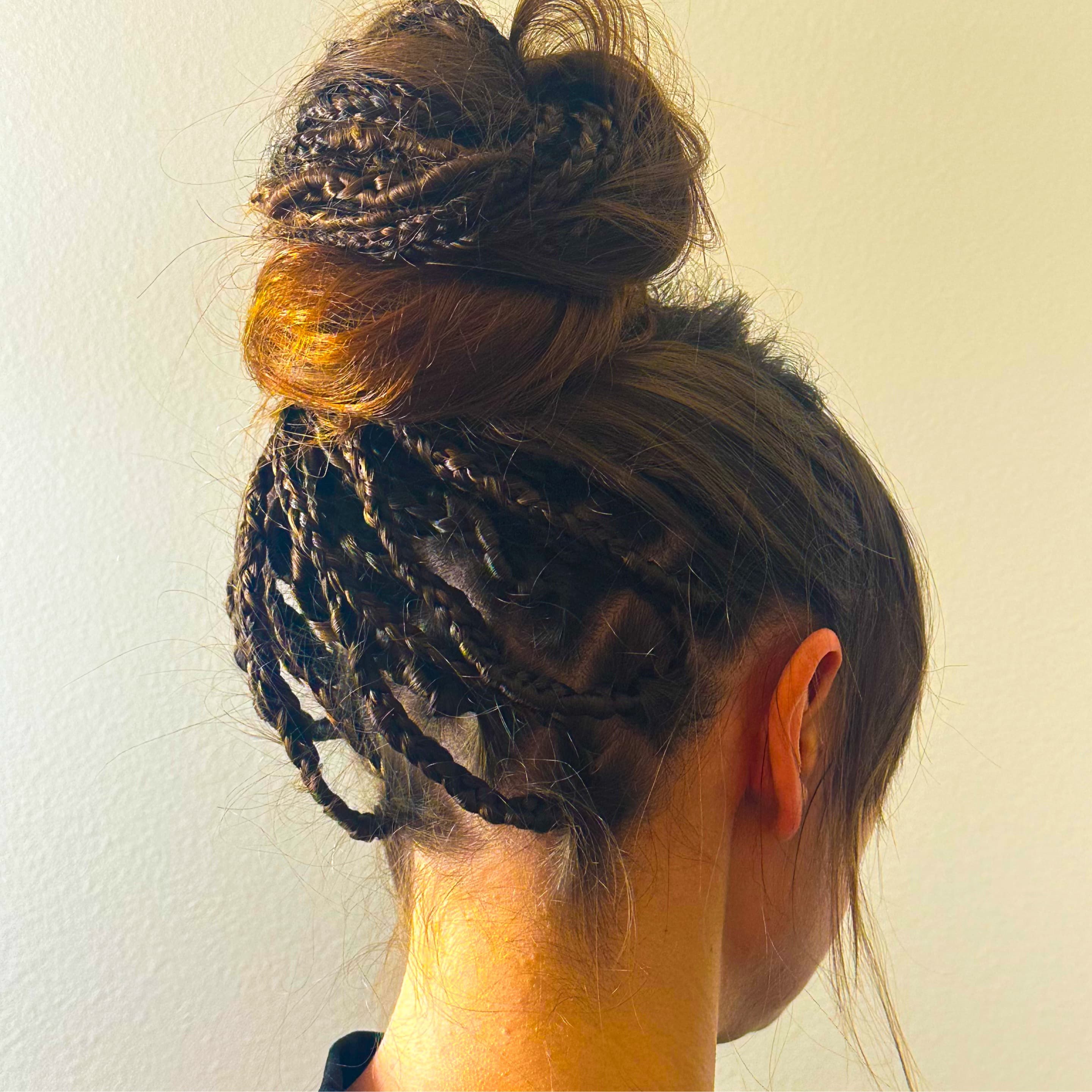 Unbraiding (back of the head)